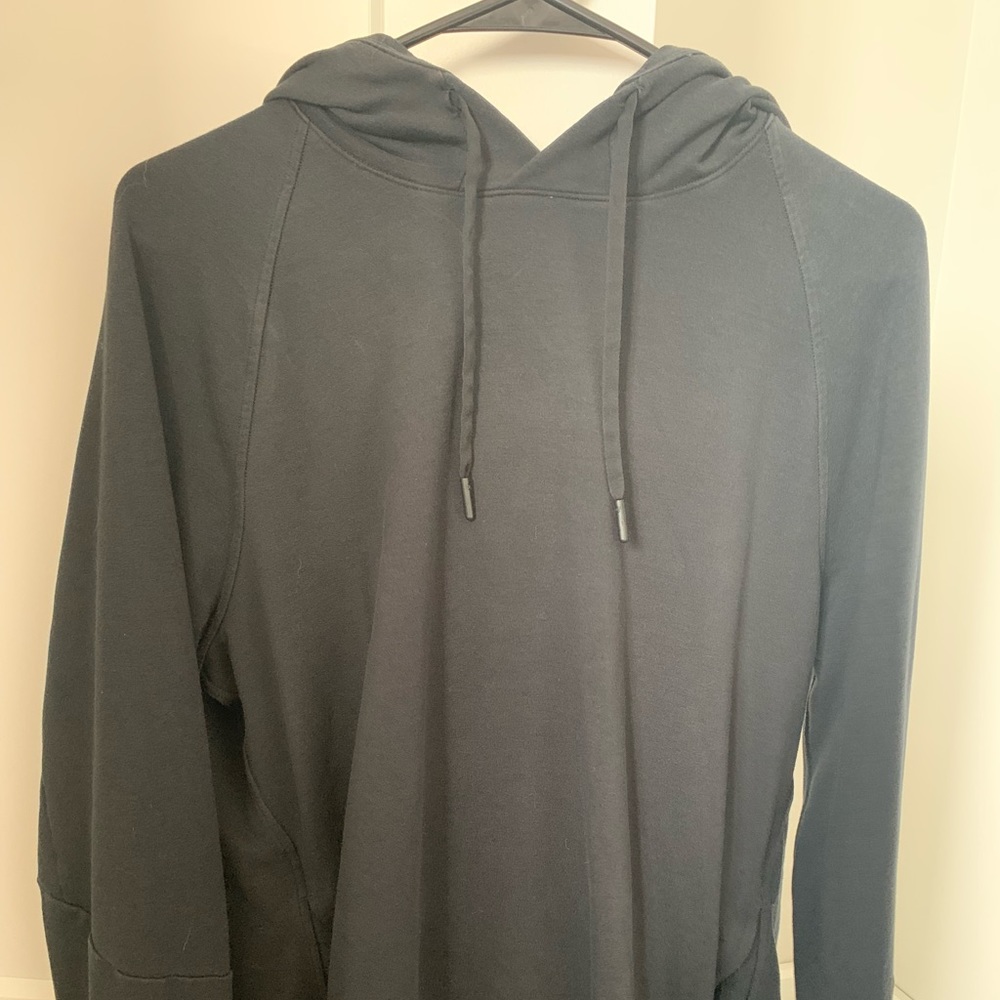 Lululemon black men’s hoodie